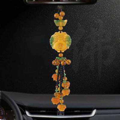 建議開車族 不論新車舊車，車內(nèi)添置這些實(shí)用車飾，助你一路順風(fēng)又順心